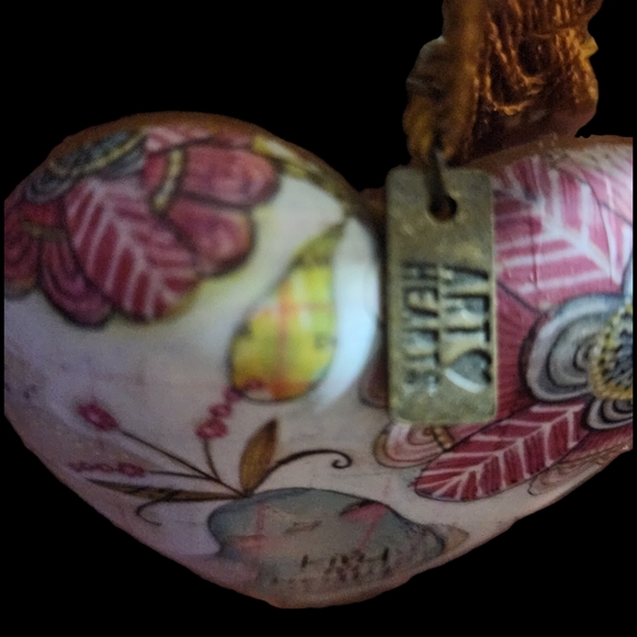 Kind in Heart Art Heart Sculpture - Picture 6 of 6